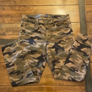 Gap true skinny woman’s denim jeans - size 30 - color green camo - 2018